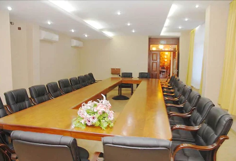 هتل Robinhood Inn