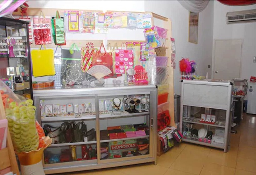 هتل Robinhood Inn