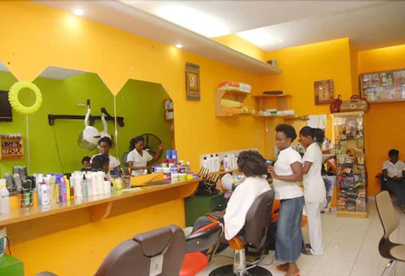 هتل Robinhood Inn