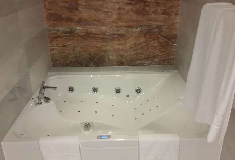 ホテル Royal Tulip Skikda