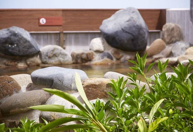 בית מלון כפרי Senagajima Island Resort & Spa