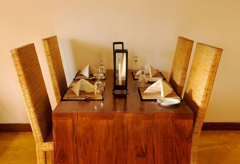 Отель Sigiriya Lodge Hostel