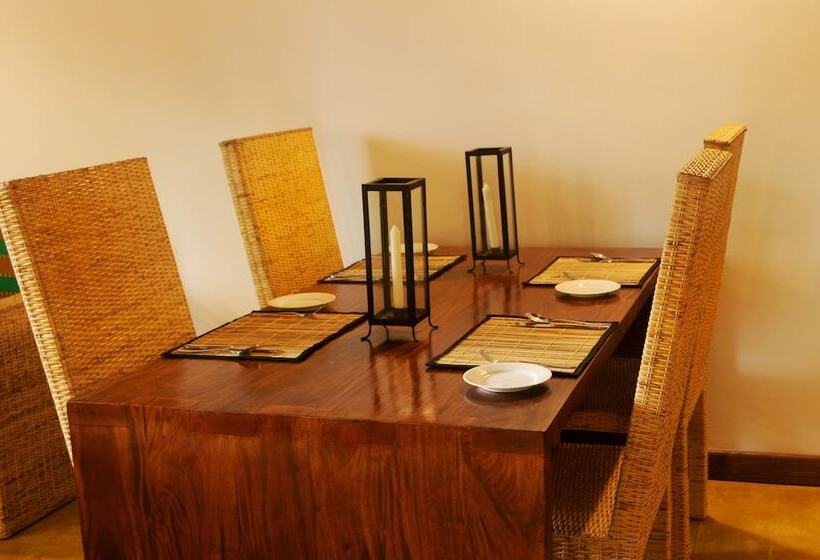 Отель Sigiriya Lodge Hostel