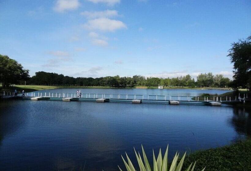 Отель The Beverly Hills