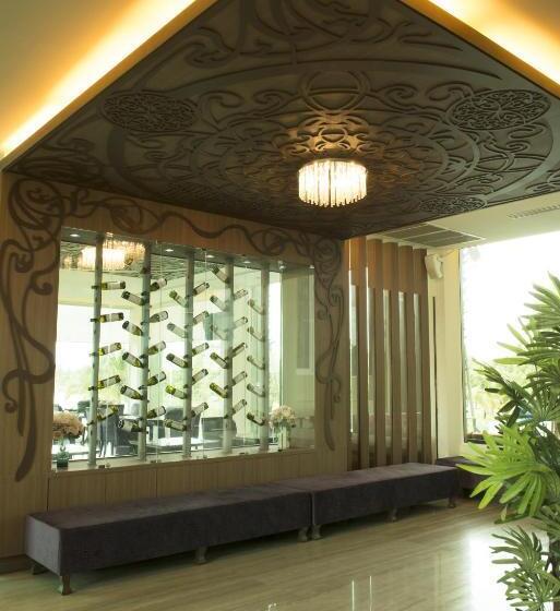 Отель The Beverly Hills