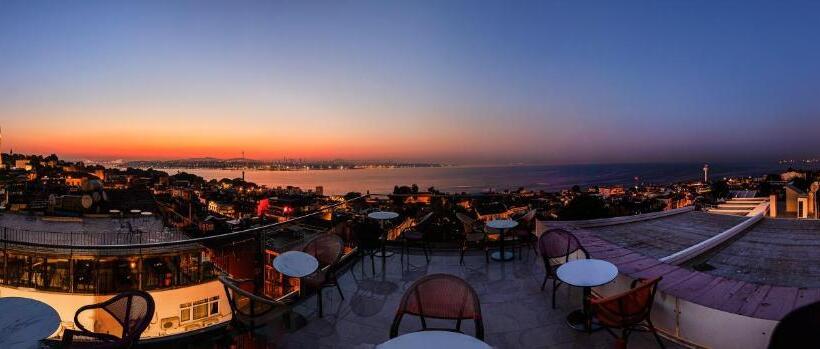 ホテル The Magnaura Palace