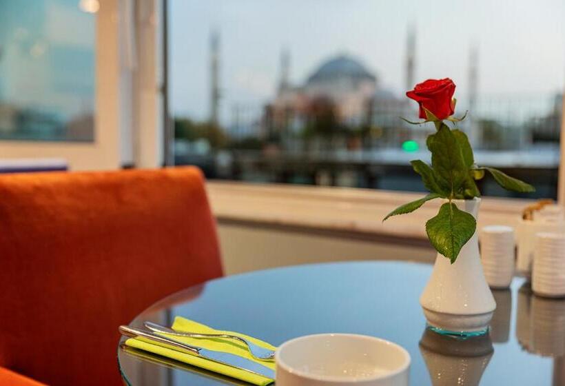 ホテル The Magnaura Palace