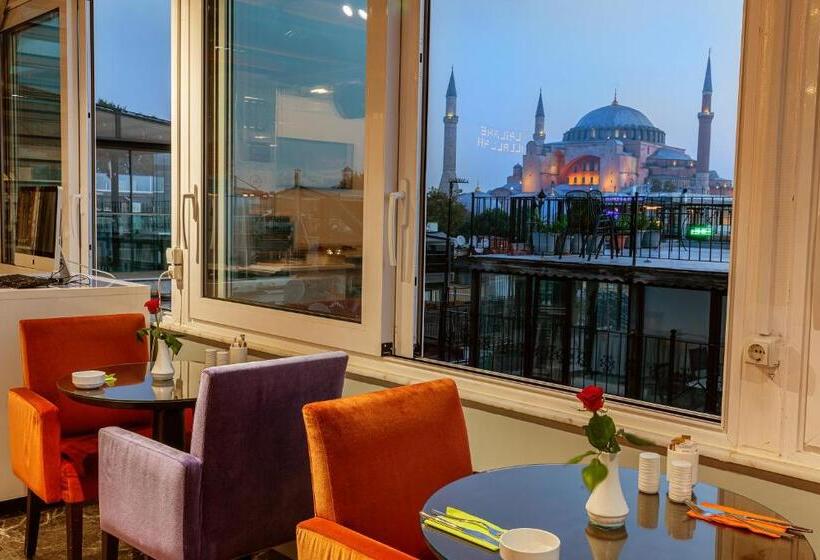 ホテル The Magnaura Palace