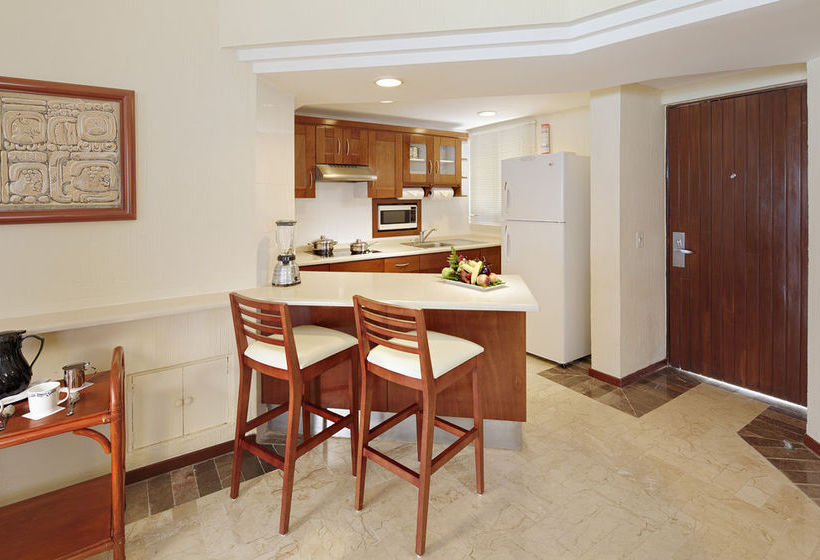 Отель The Sunshine Club At Tucancun Beach