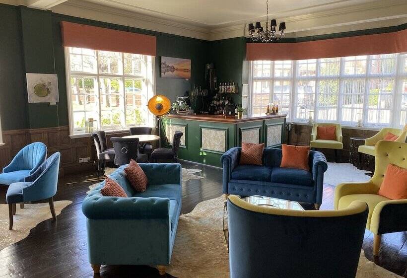 Отель Virginia Court