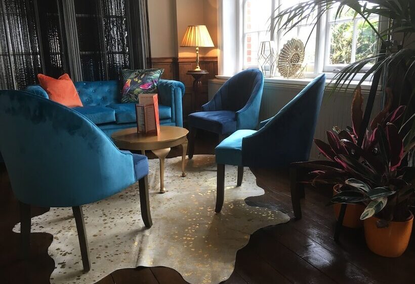 Отель Virginia Court