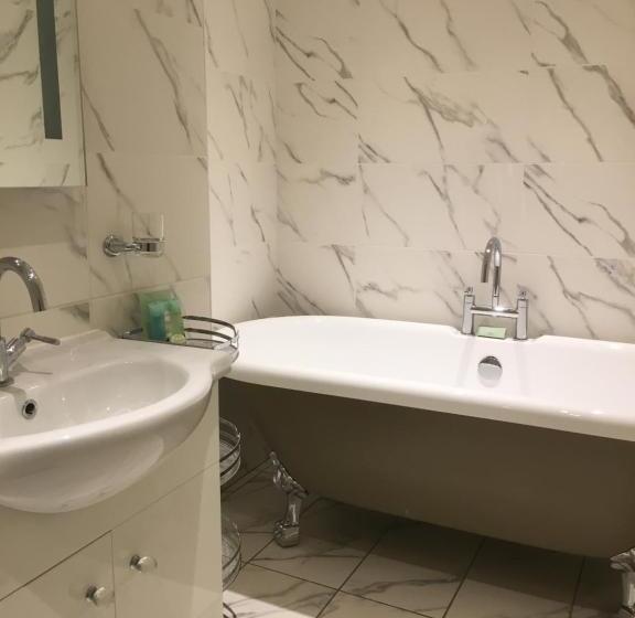 Отель Virginia Court