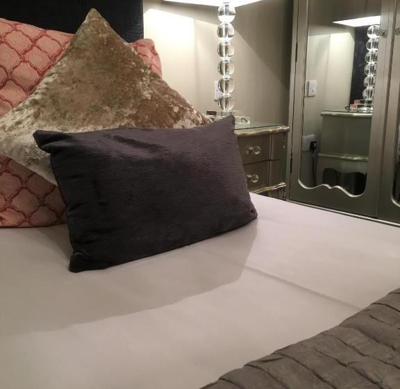 Отель Virginia Court