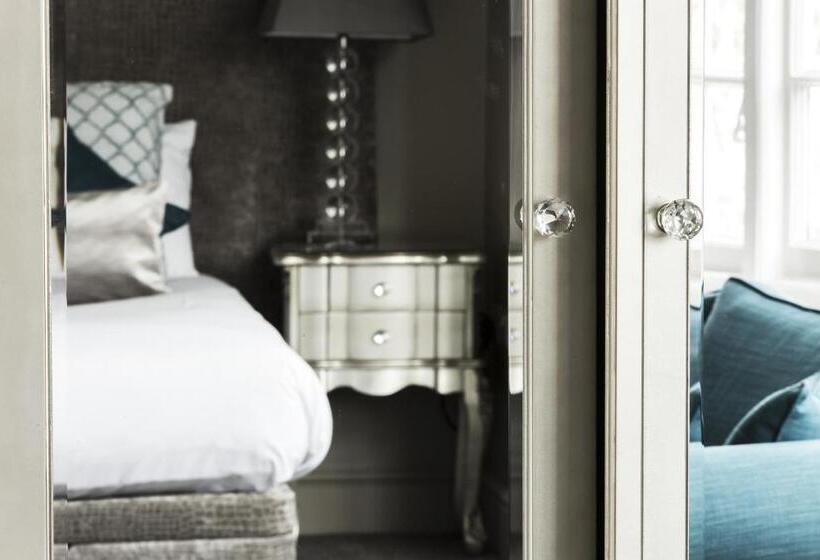 Отель Virginia Court