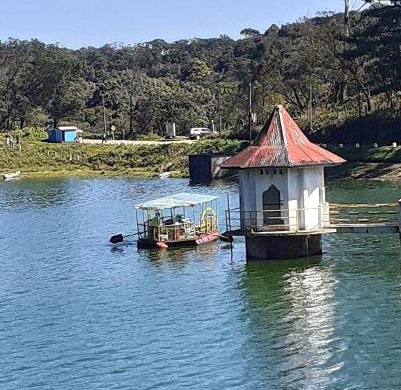 فندق Vishmi S Rest