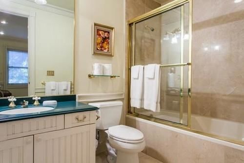 Hotelli West End Splendor By First Choice Property Management