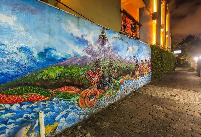 בית מלון כפרי Lumbung Sari Legian