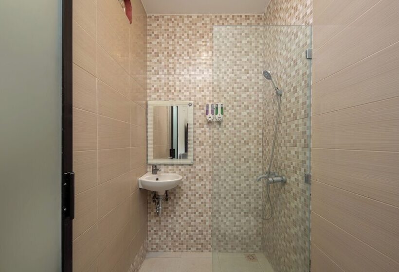 בית מלון כפרי Lumbung Sari Legian