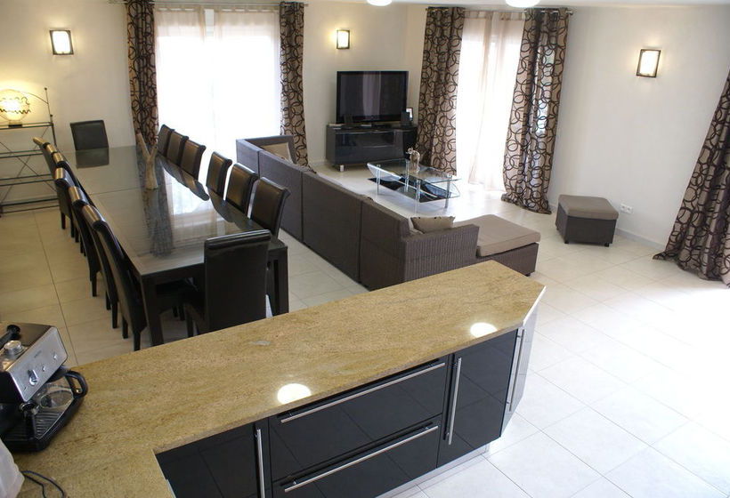 Le Clos Des Vendanges