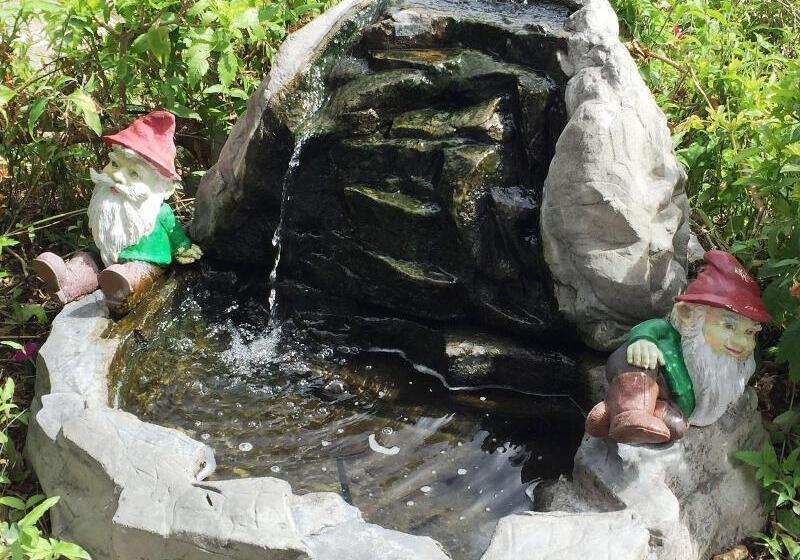 モーテル Contempra Inn