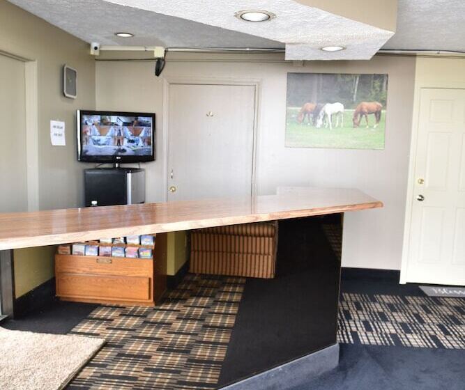 فندق على الطريق Key West Inn Hobart