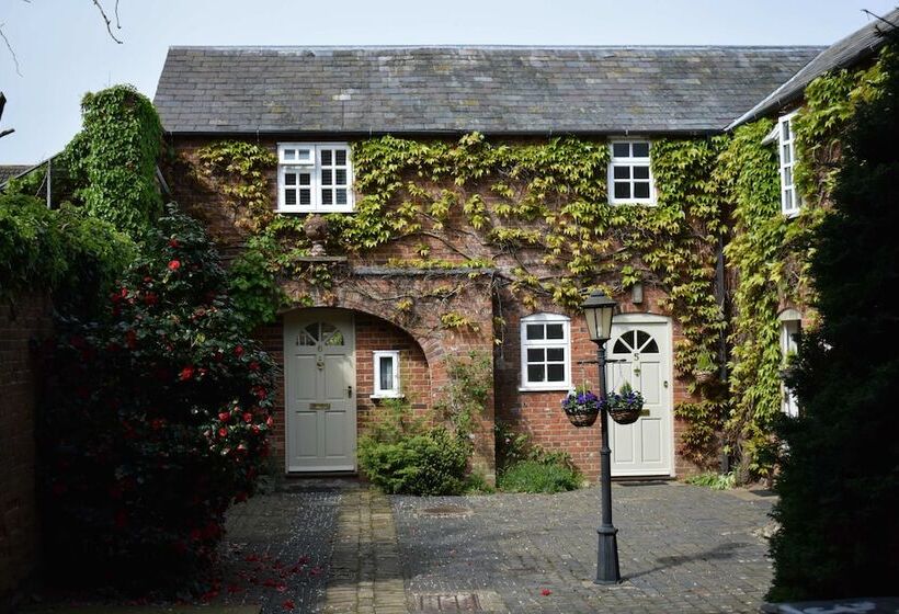 بنسيون Glendower Guest Apartments