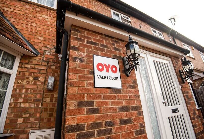 펜션 OYO Vale Lodge