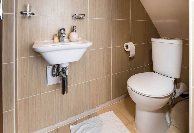 펜션 OYO Vale Lodge