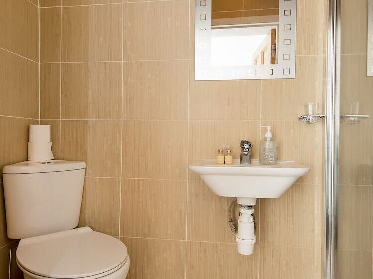 펜션 OYO Vale Lodge