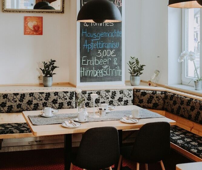 پانسیون Restaurant Gastehaus Feldkirchen