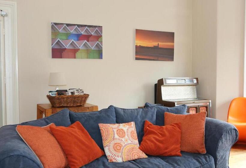 بنسيون The Waves