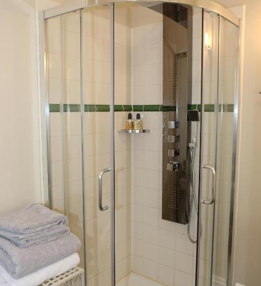 بنسيون The Waves