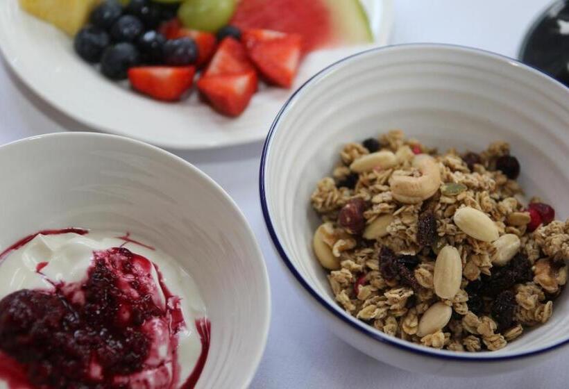 بنسيون The Waves