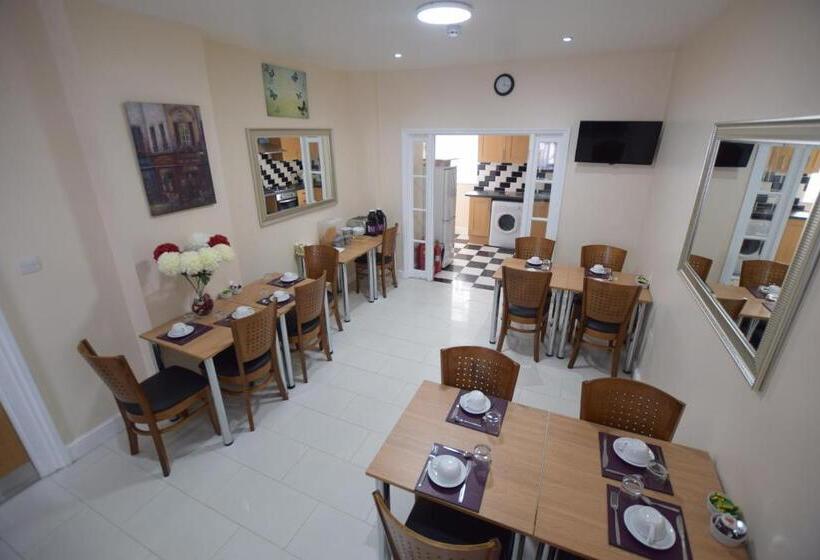 بنسيون Woodlands Lodge Ilford