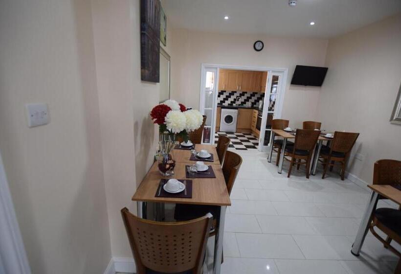 بنسيون Woodlands Lodge Ilford