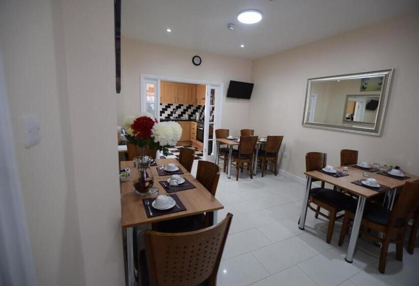 بنسيون Woodlands Lodge Ilford