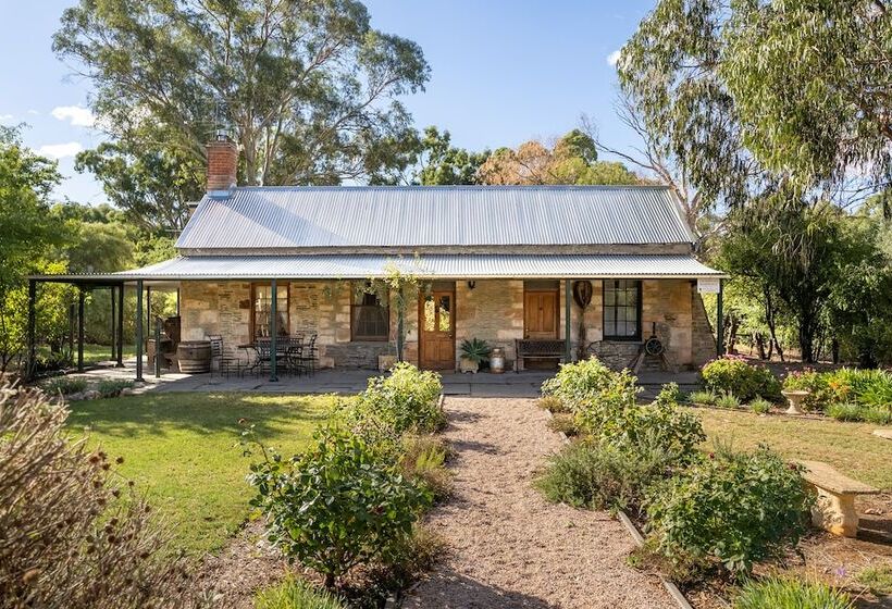 Reillys Wines Heritage Cottages