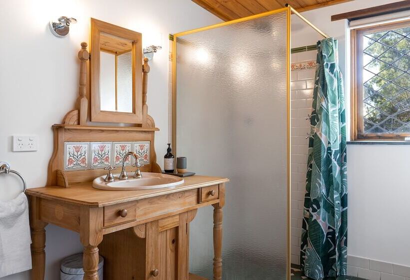 Reillys Wines Heritage Cottages