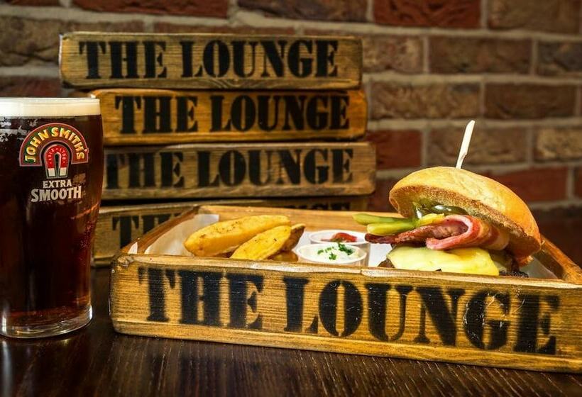 The Lounge Hotel & Bar