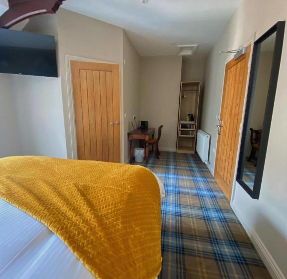 The Lounge Hotel & Bar