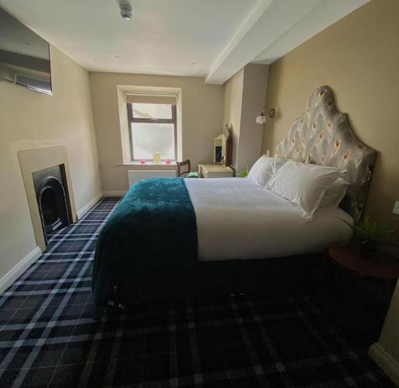 The Lounge Hotel & Bar