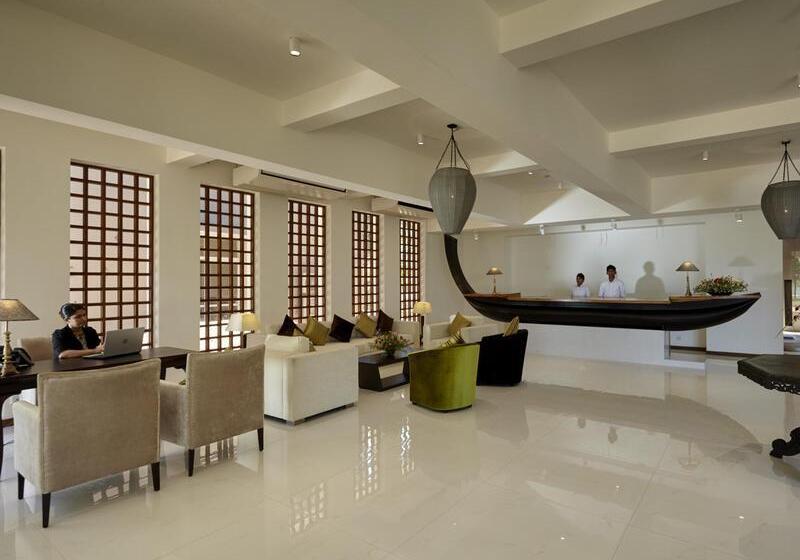 Amaranthe Bay Resort & Spa