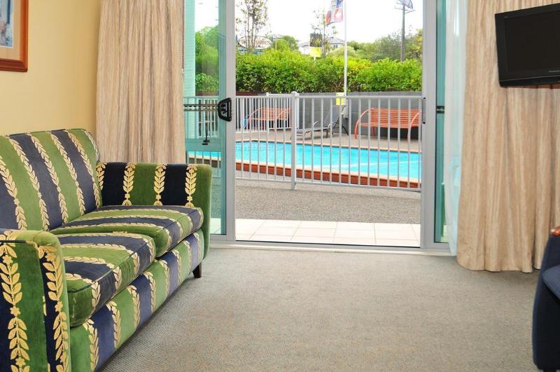 هتل Aristotles North Shore