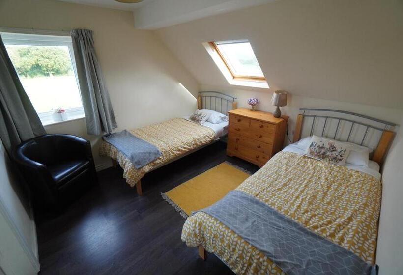 Bed and Breakfast Common Farm Motel