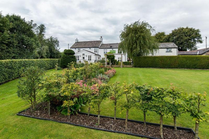 مبيت وإفطار Middle Holly Cottage