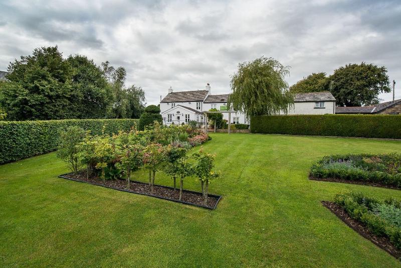 مبيت وإفطار Middle Holly Cottage