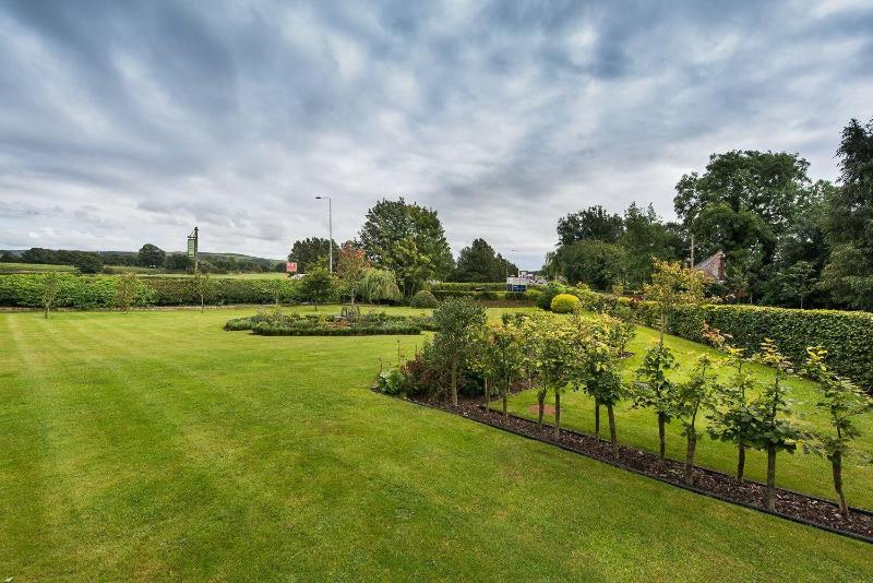 مبيت وإفطار Middle Holly Cottage