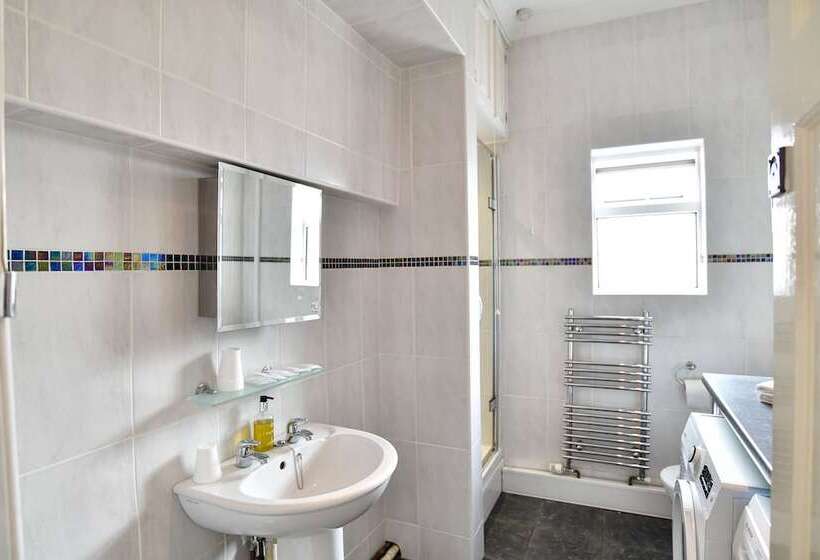 צימר Tree Tops Guest House