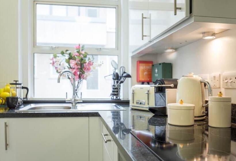 Urban Chic   Bond Street