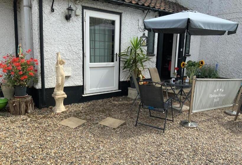 住宿加早餐 The Bridge Guest House